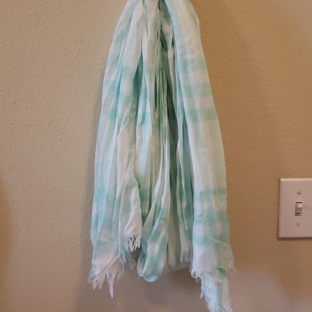 Lightweight scarf